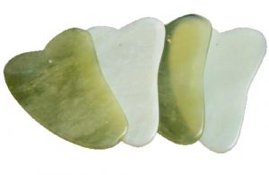 pierres naturelles en jade pour le soin Gua Sha visage à l'Institut Bulle de Soi Toulouse