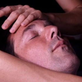 Massage visage et cuir chevelu à offrir pour la Fête des Pères chez Bulle de Soi Toulouse